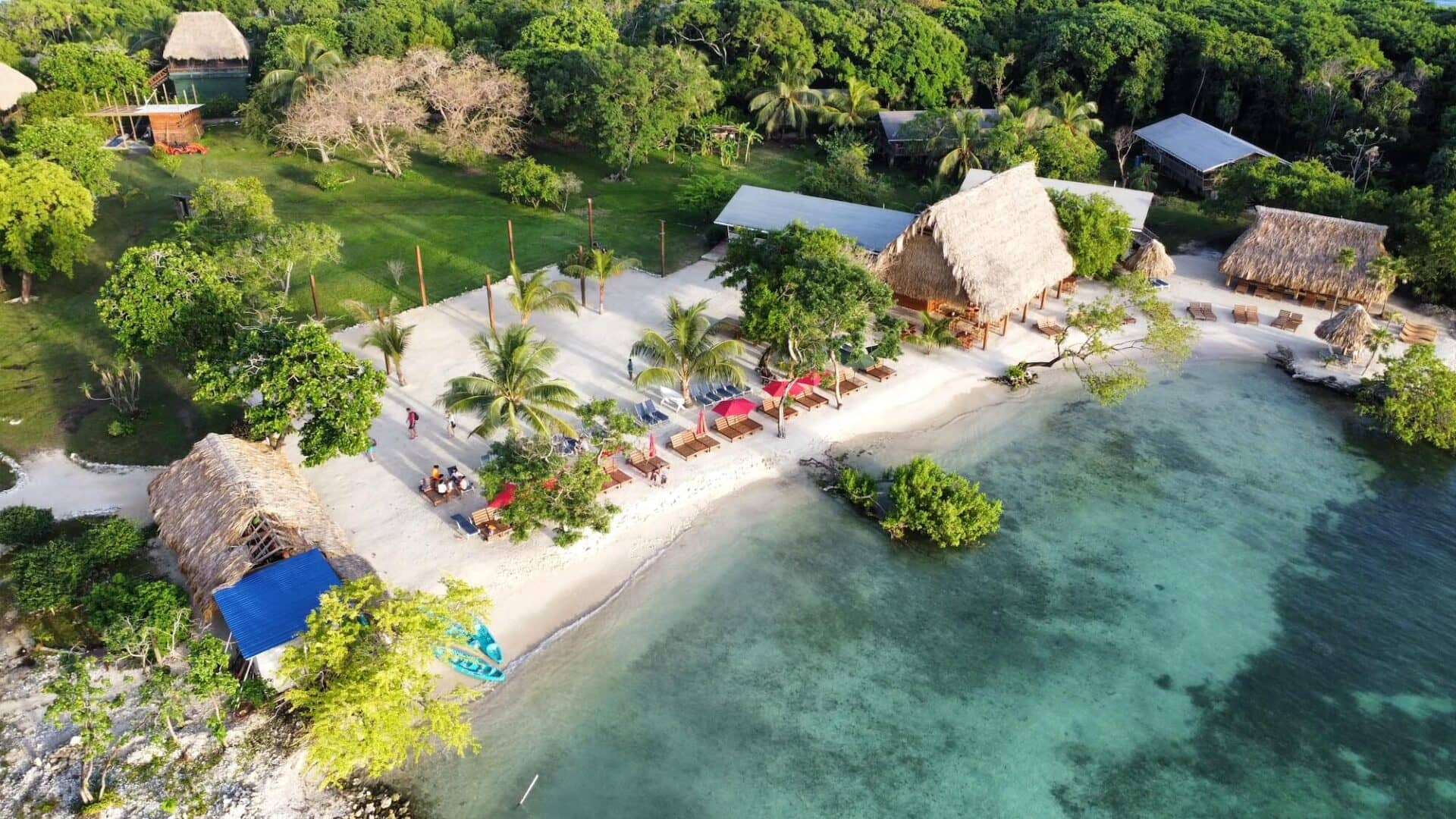 Bradys Cay + Monkey Park - Tropical Escape