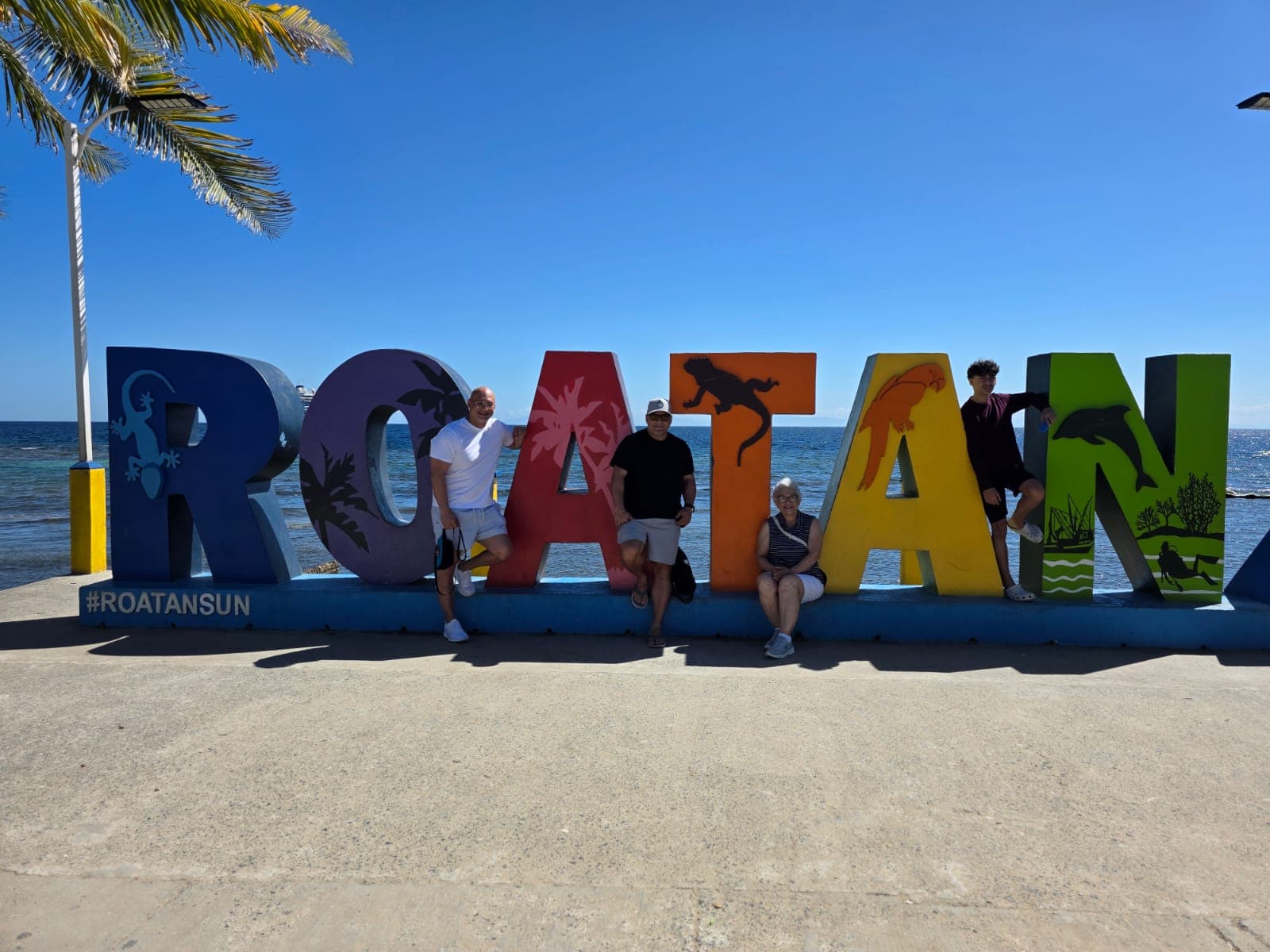 Island Tour + Monkey Park + Chocolate & Rum – Roatán shore excursion